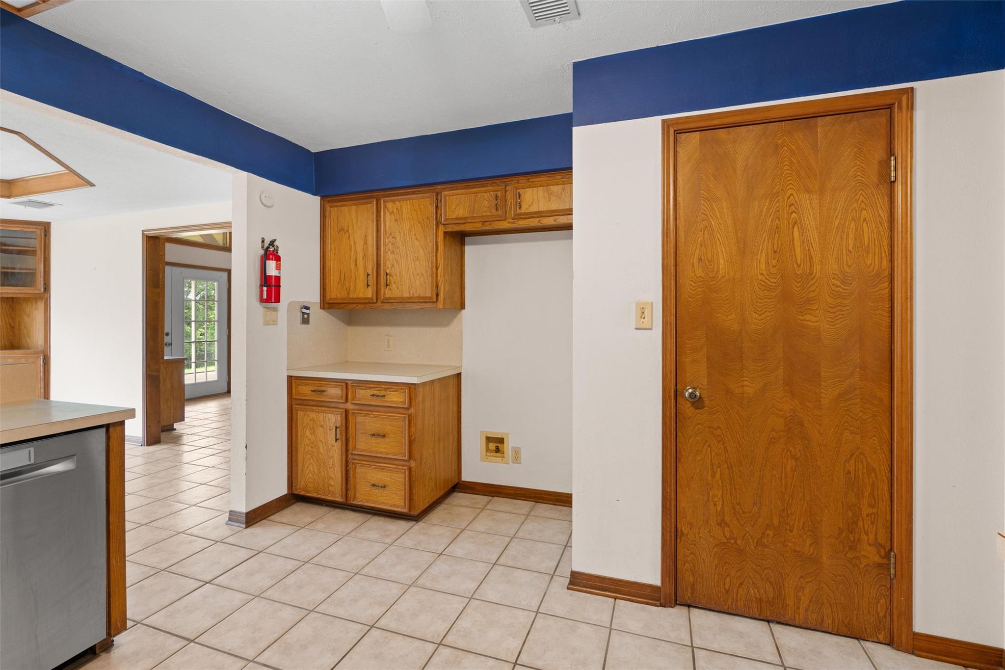 605 Oak Crest LN