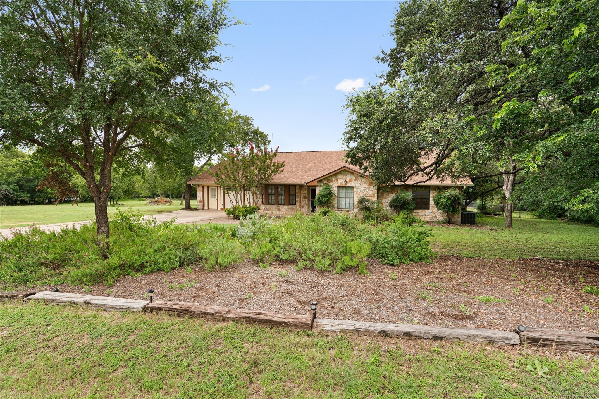 605 Oak Crest LN