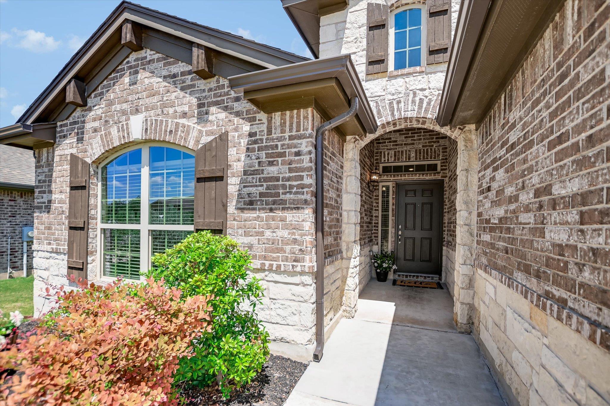 1225 Matt LN
