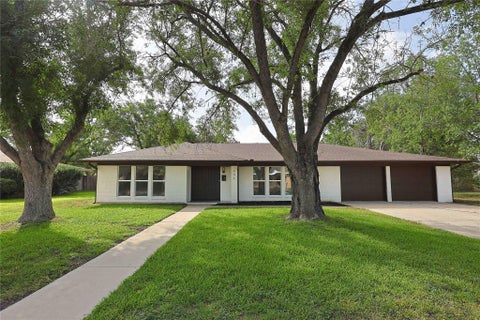 Photo of 906 Merritt DR, Lockhart, TX 78644 (MLS # 3473454)