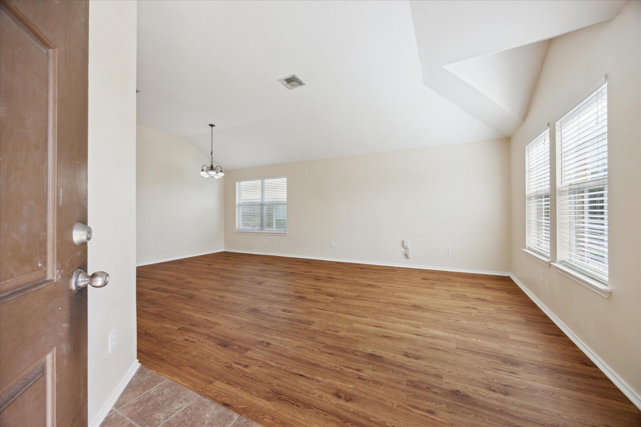 227 Ashwood N
