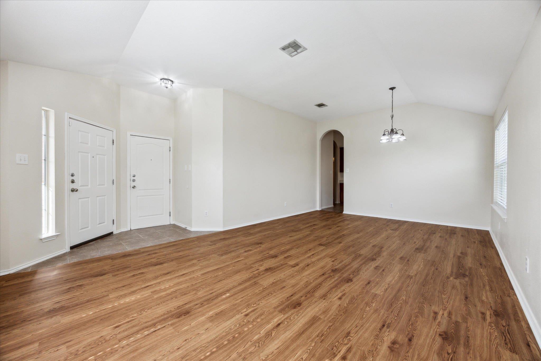 227 Ashwood N