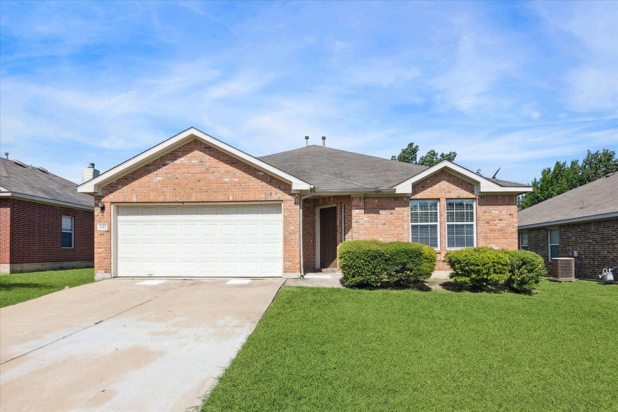 227 Ashwood N