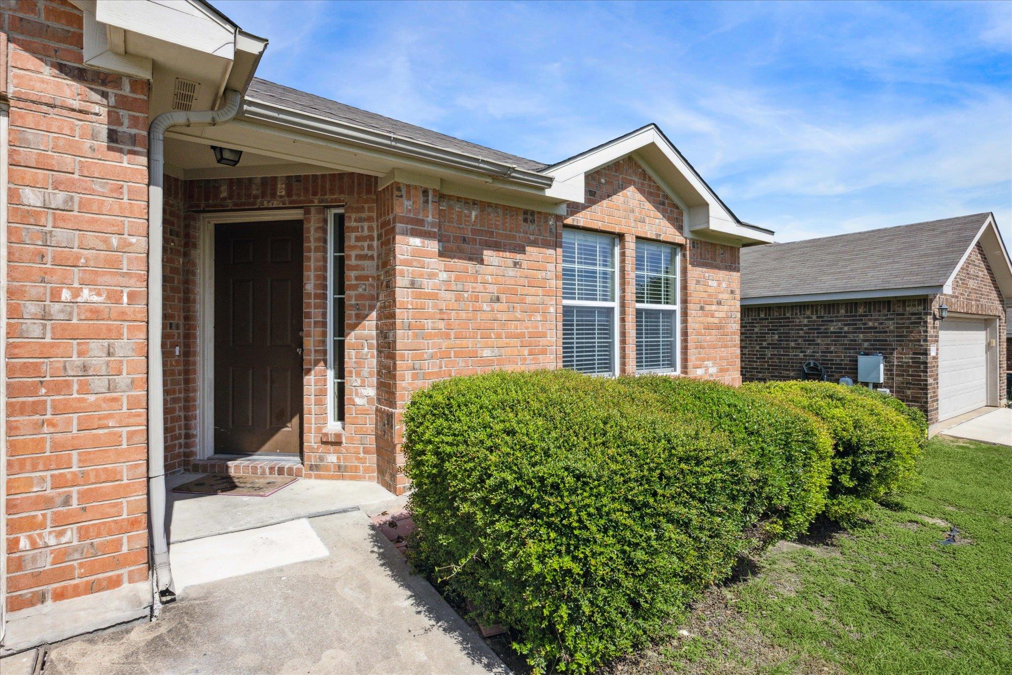 227 Ashwood N