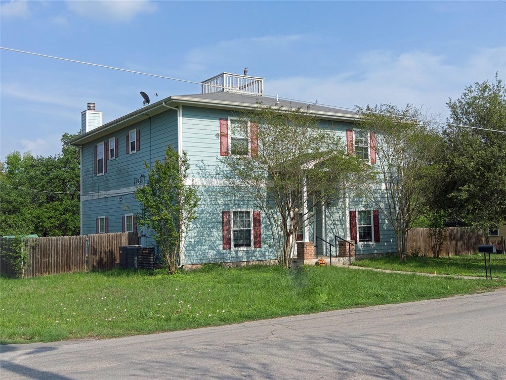 Photo of 618 Pecos ST, Lockhart, TX 78644 (MLS # 8399611)