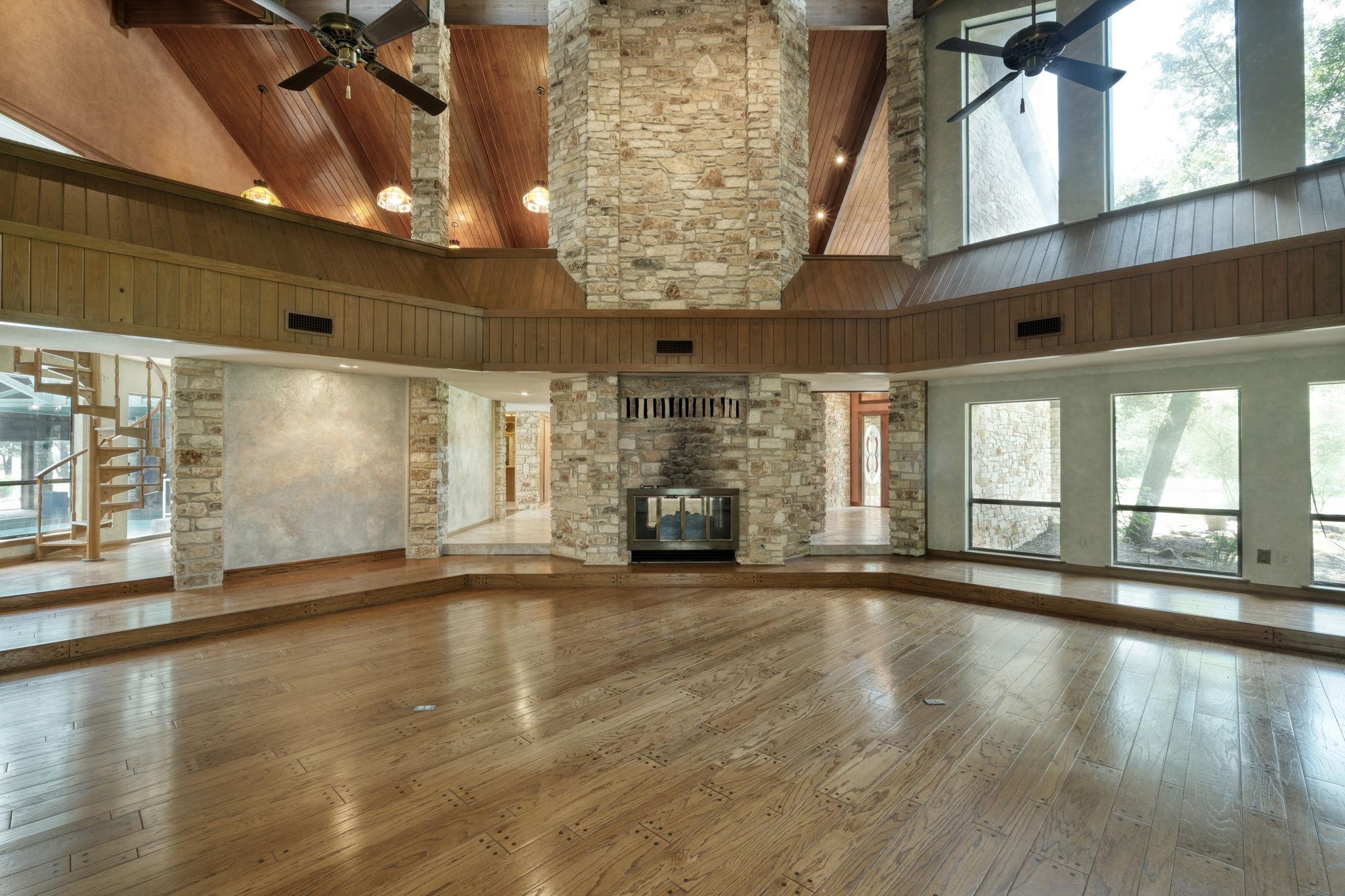 700 Breakaway RD