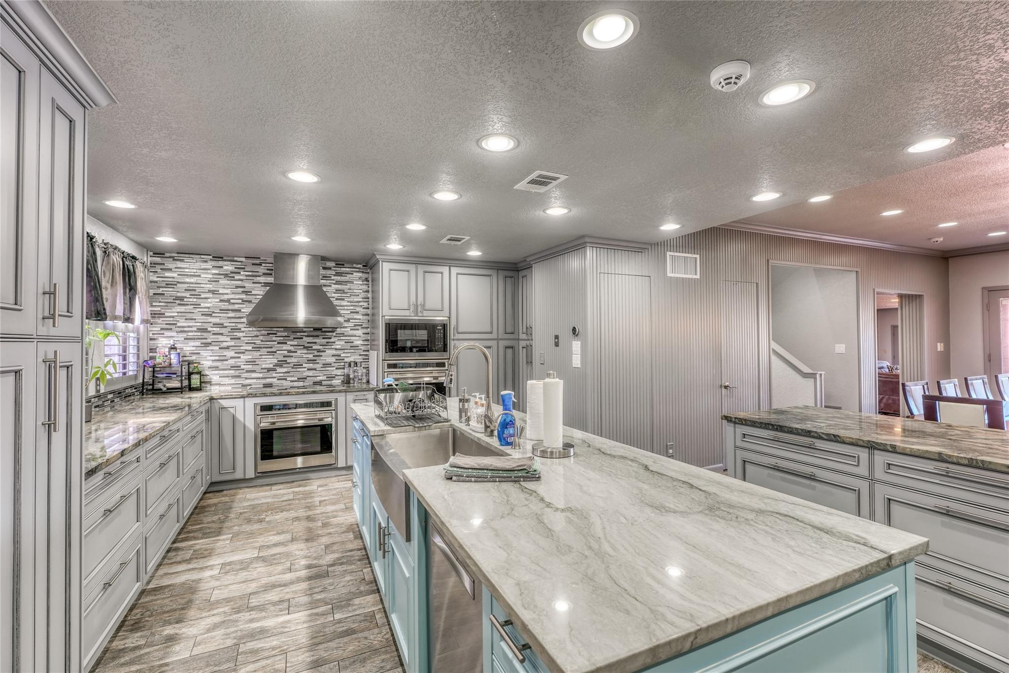 521 N Horseshoe Bay BLVD