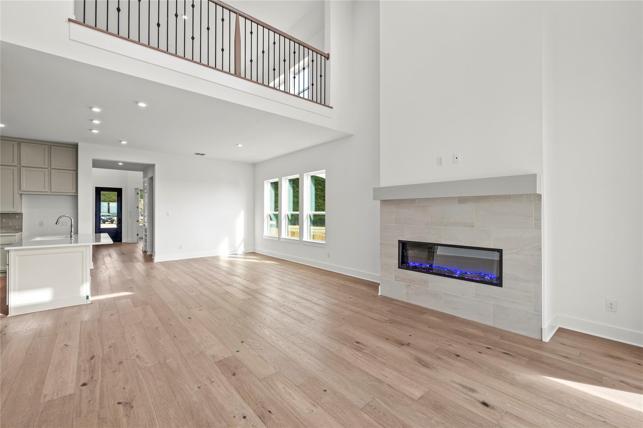 8600 Red Bottle Brush RD