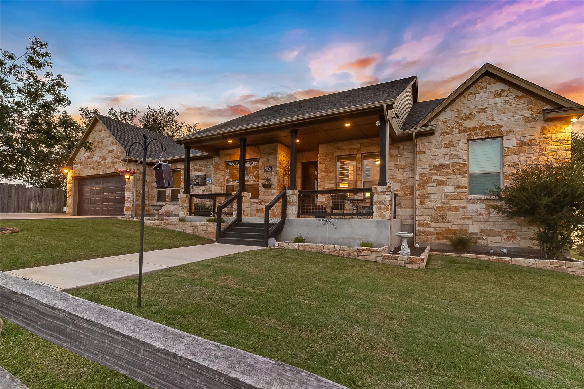 207 Emeralds DR