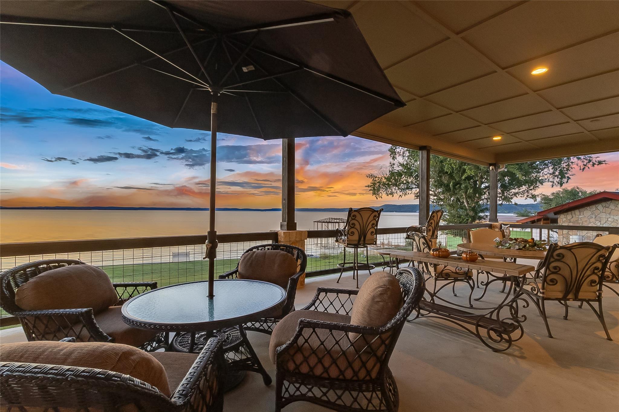 207 Emeralds DR