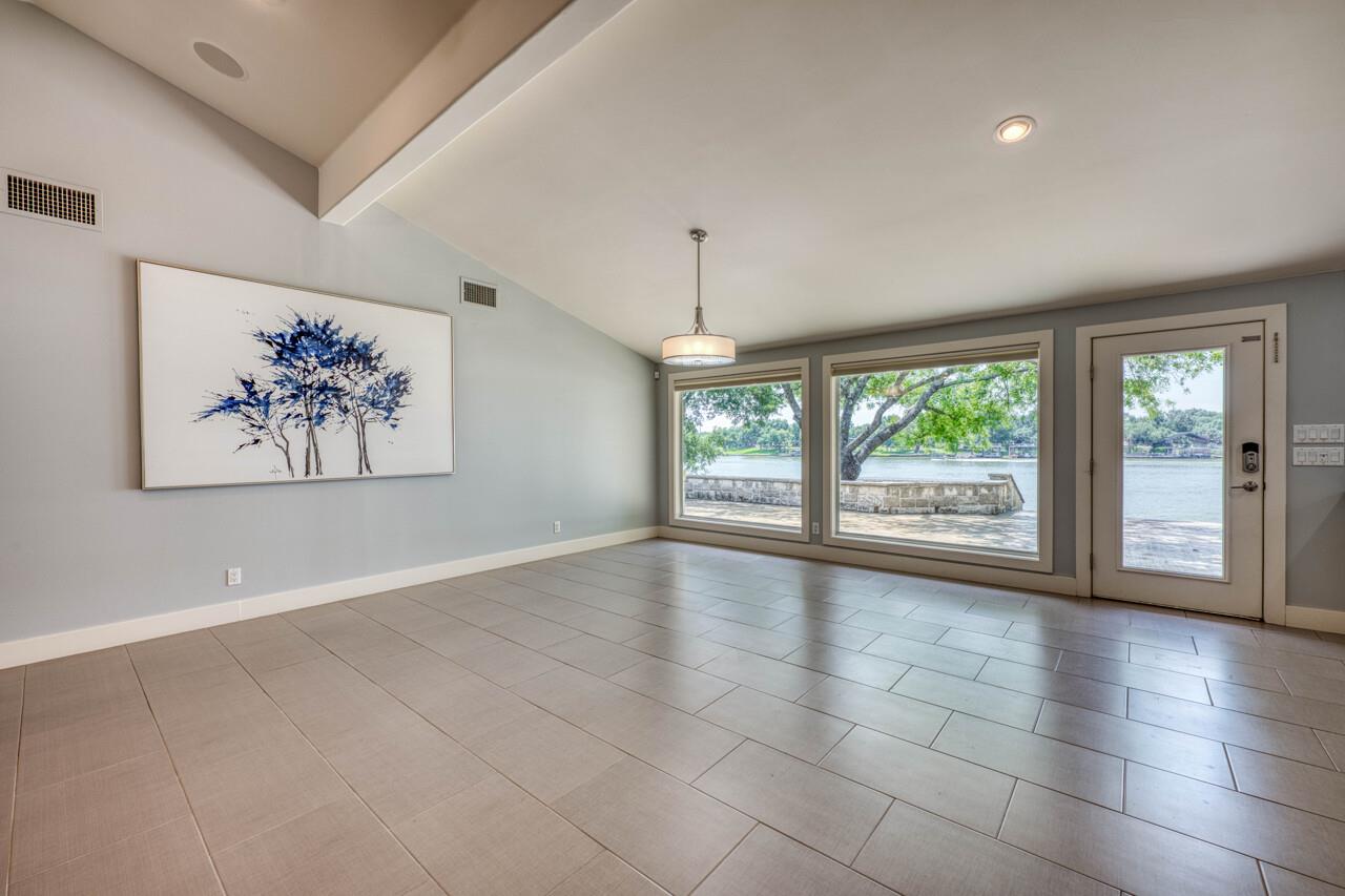 1704 Bluebonnet LN