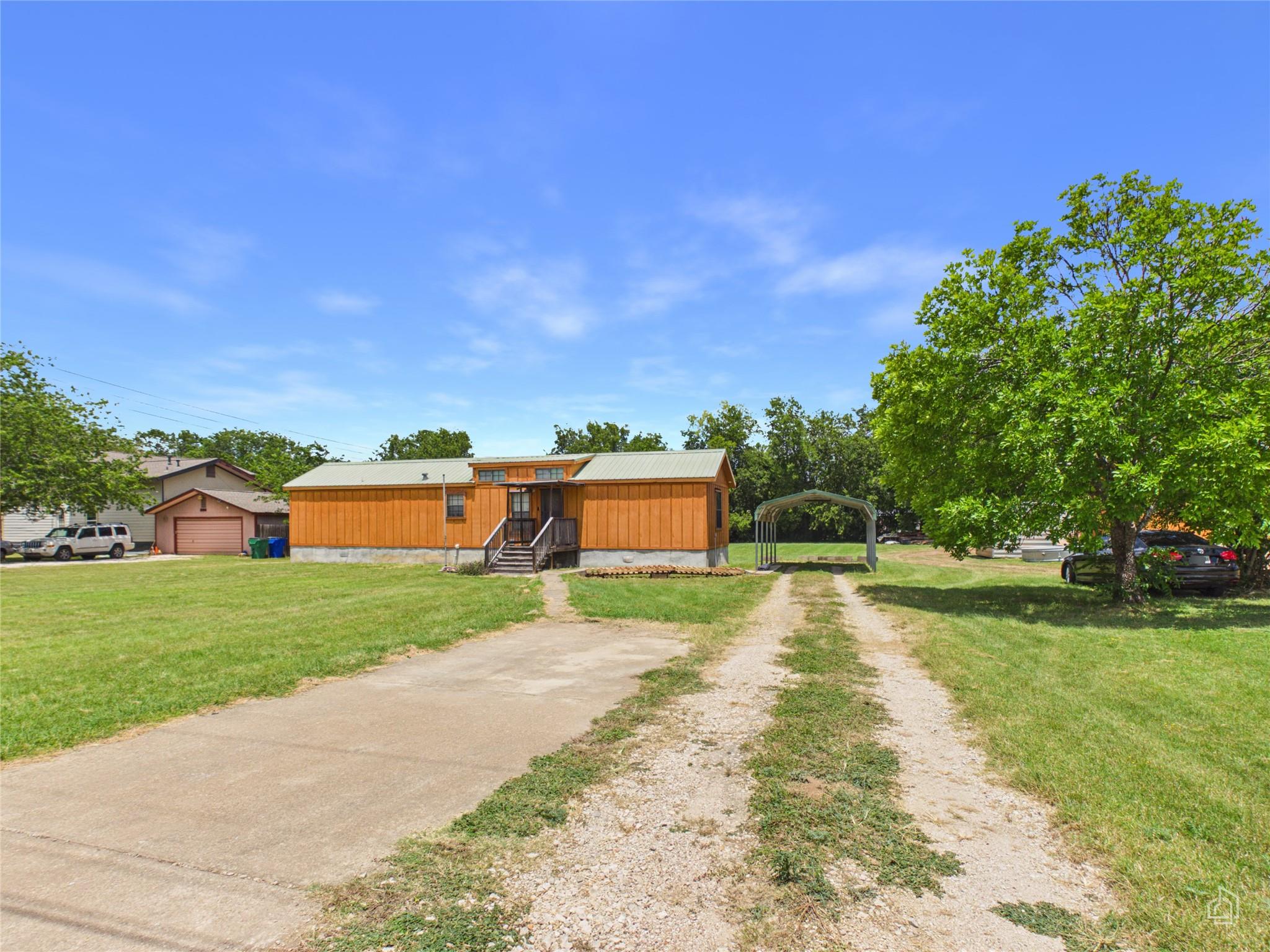 202 N Mustang Ave