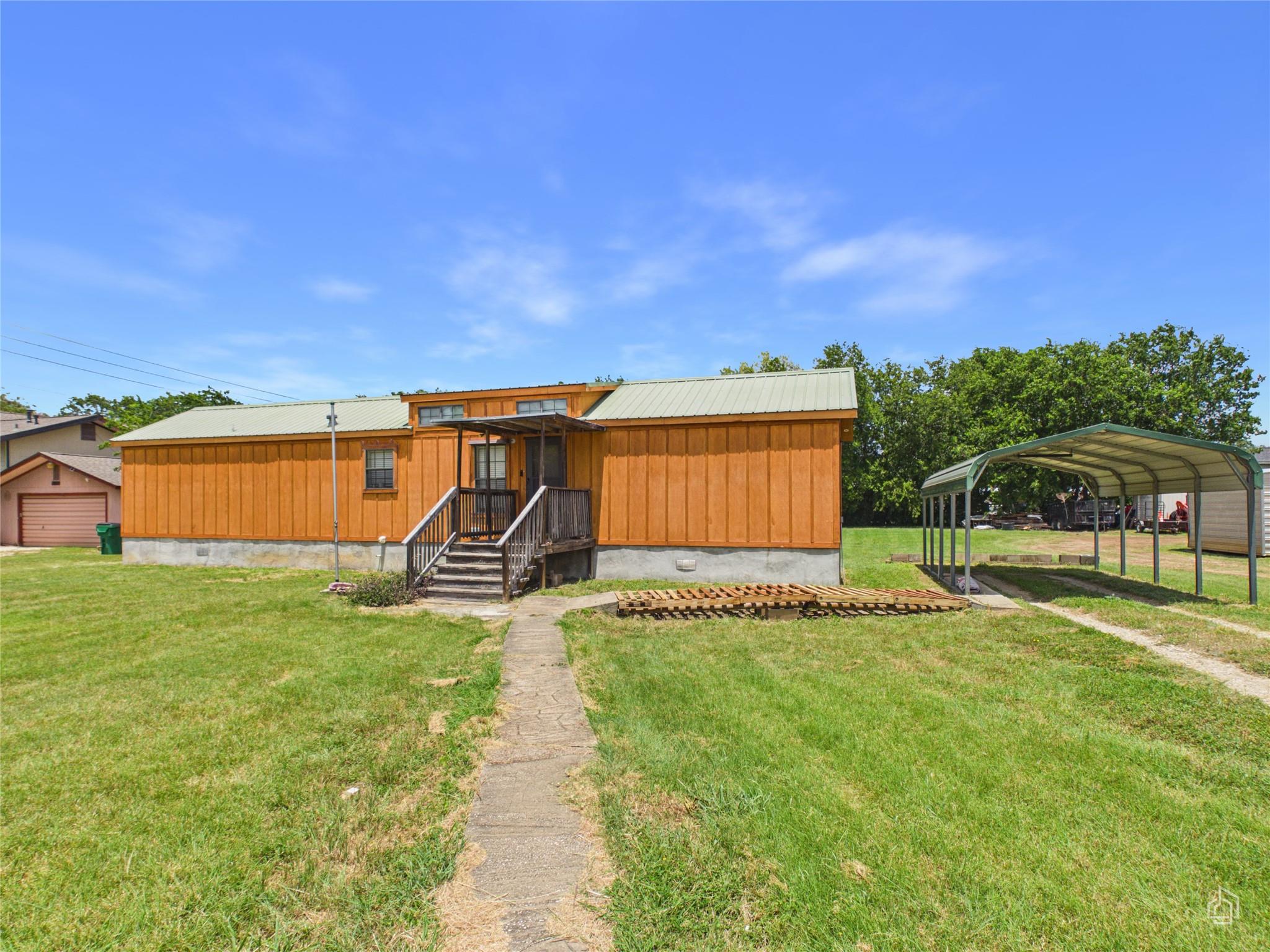 202 N Mustang Ave