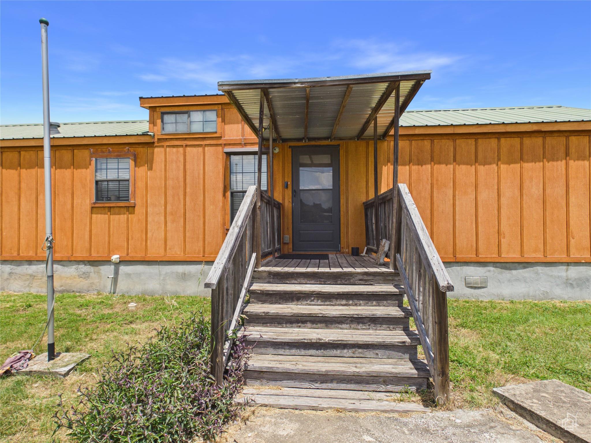 202 N Mustang Ave
