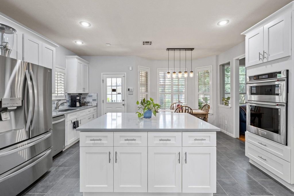 Photo for 6804 Robert Dixon DR, Austin, TX 78749 (MLS # 8625057)