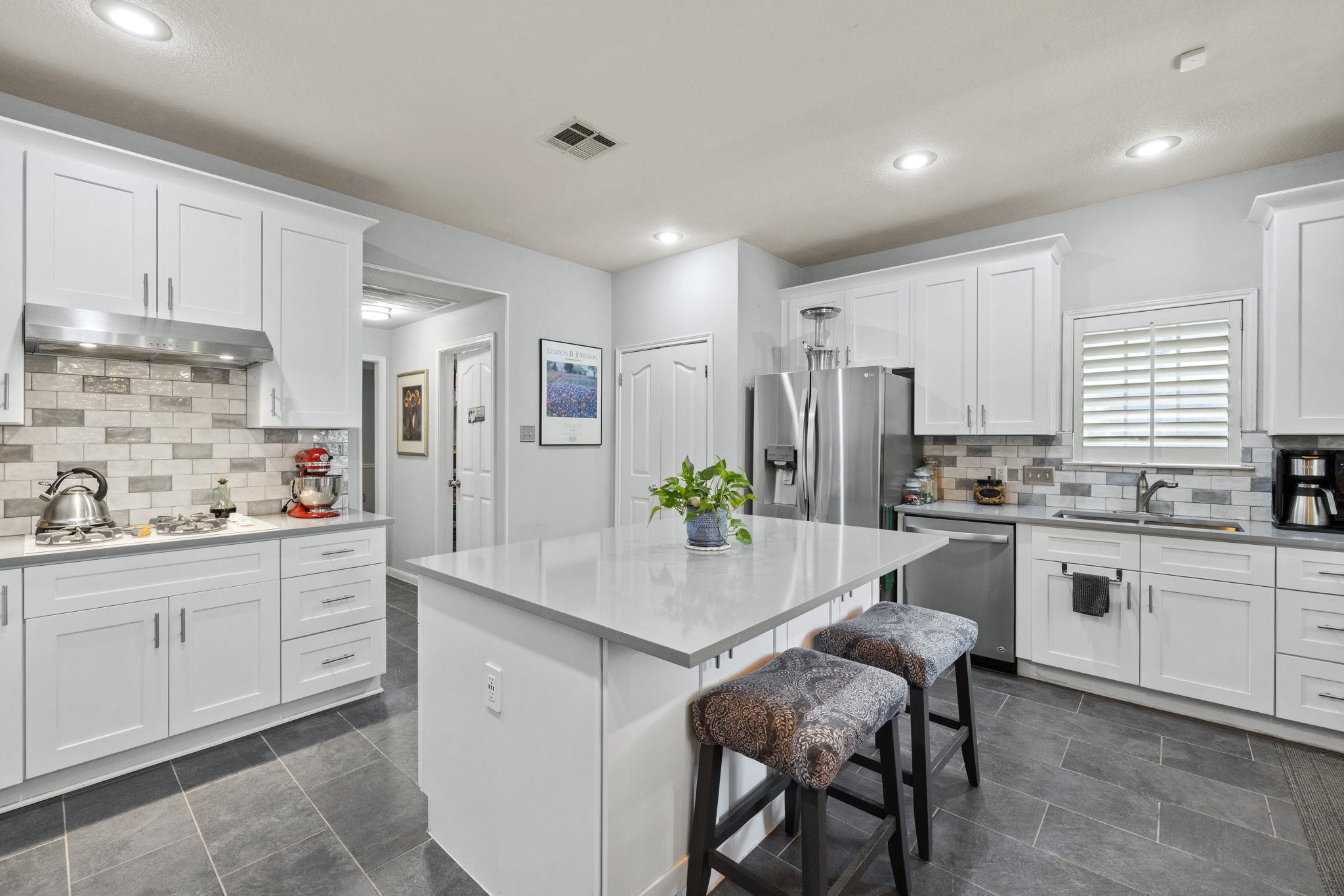 6804 Robert Dixon DR