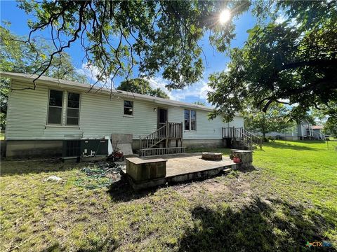 1127 Nix RD Lampasas TX 76550