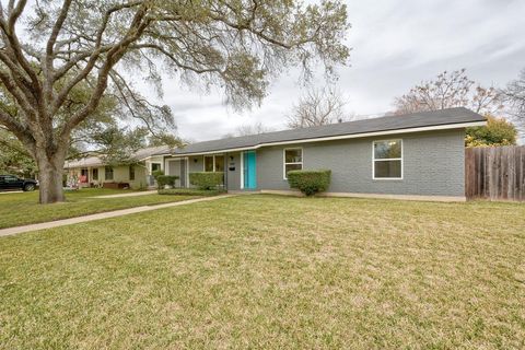 Tiny photo for 1600 Ashberry DR, Austin, TX 78723 (MLS # 5047723)