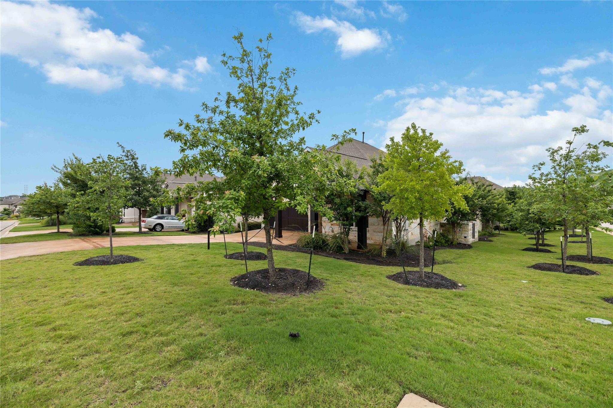 401 Sitlington LN