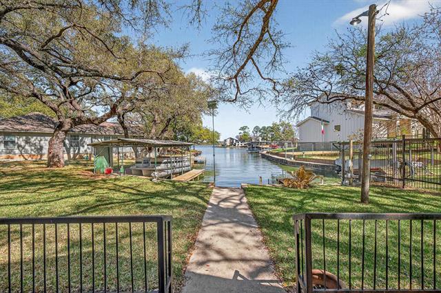102 Cove LN