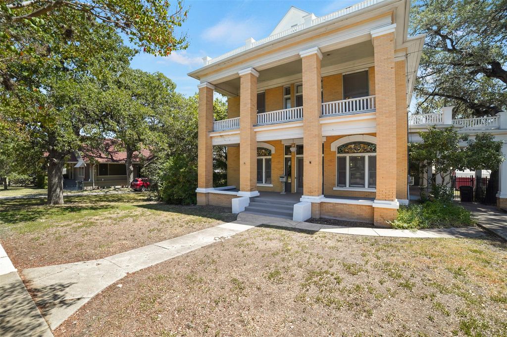 Photo of 504 S Main ST, Lockhart, TX 78644 (MLS # 5973159)