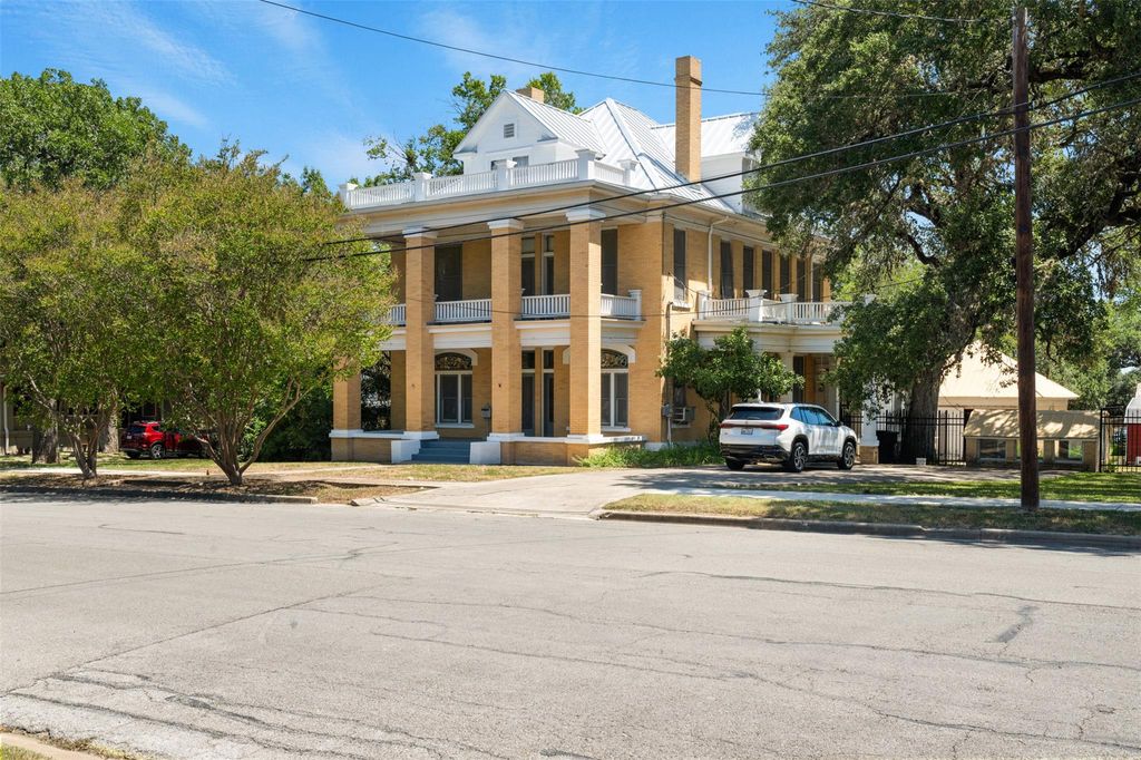 Photo of 504 S Main ST, Lockhart, TX 78644 (MLS # 5973159)