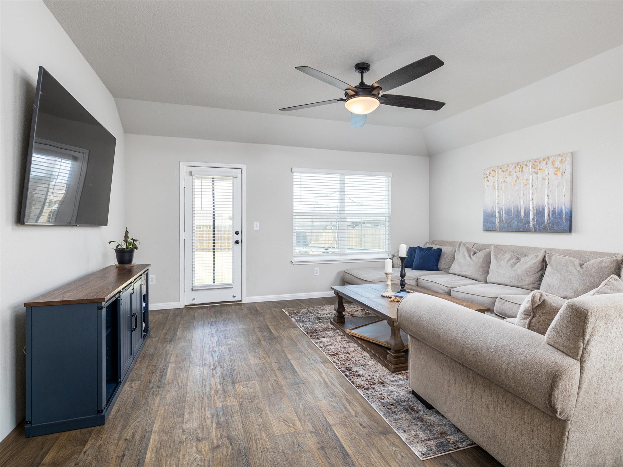 439 Hunter Loop LOOP