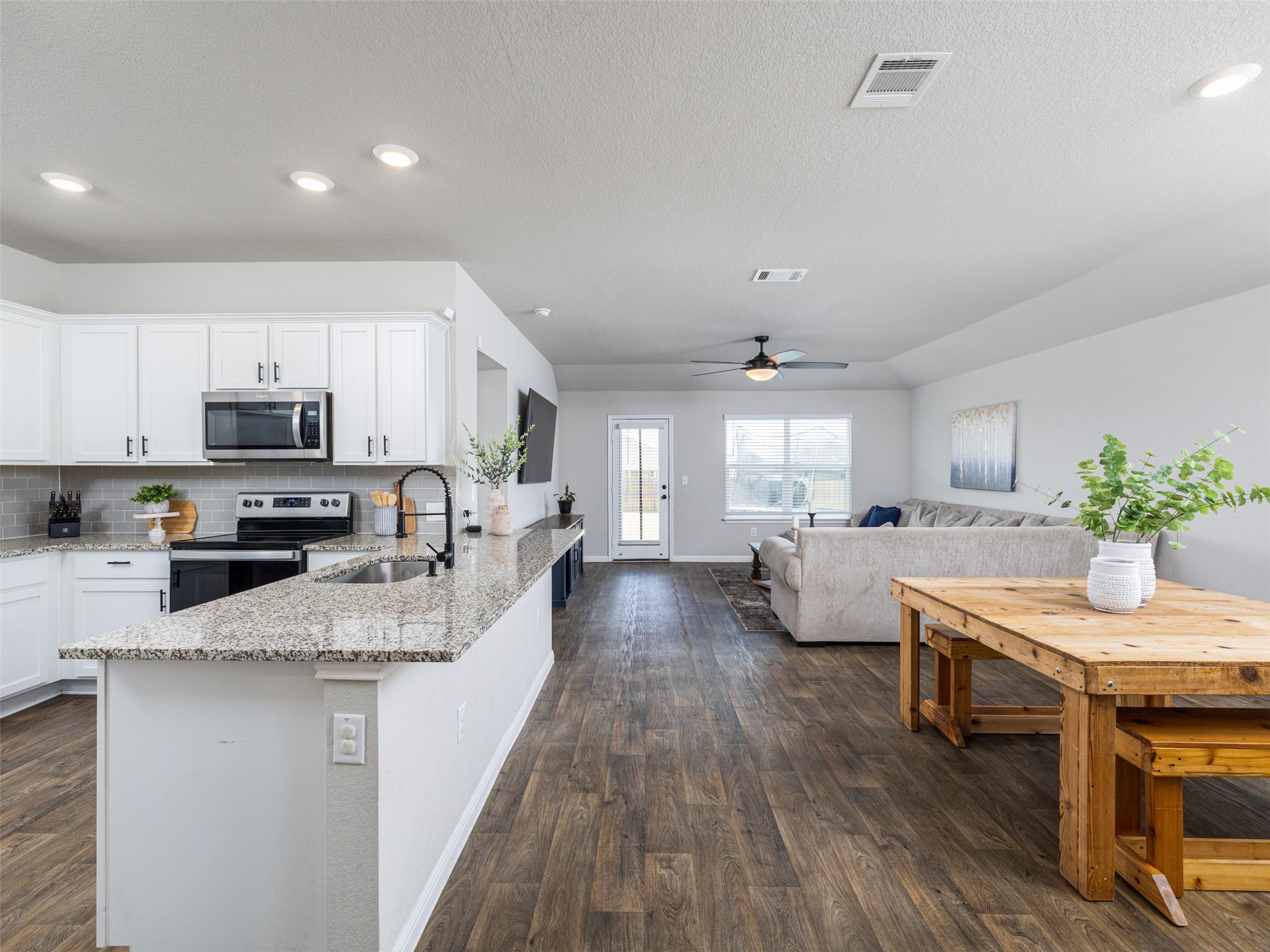 439 Hunter Loop LOOP