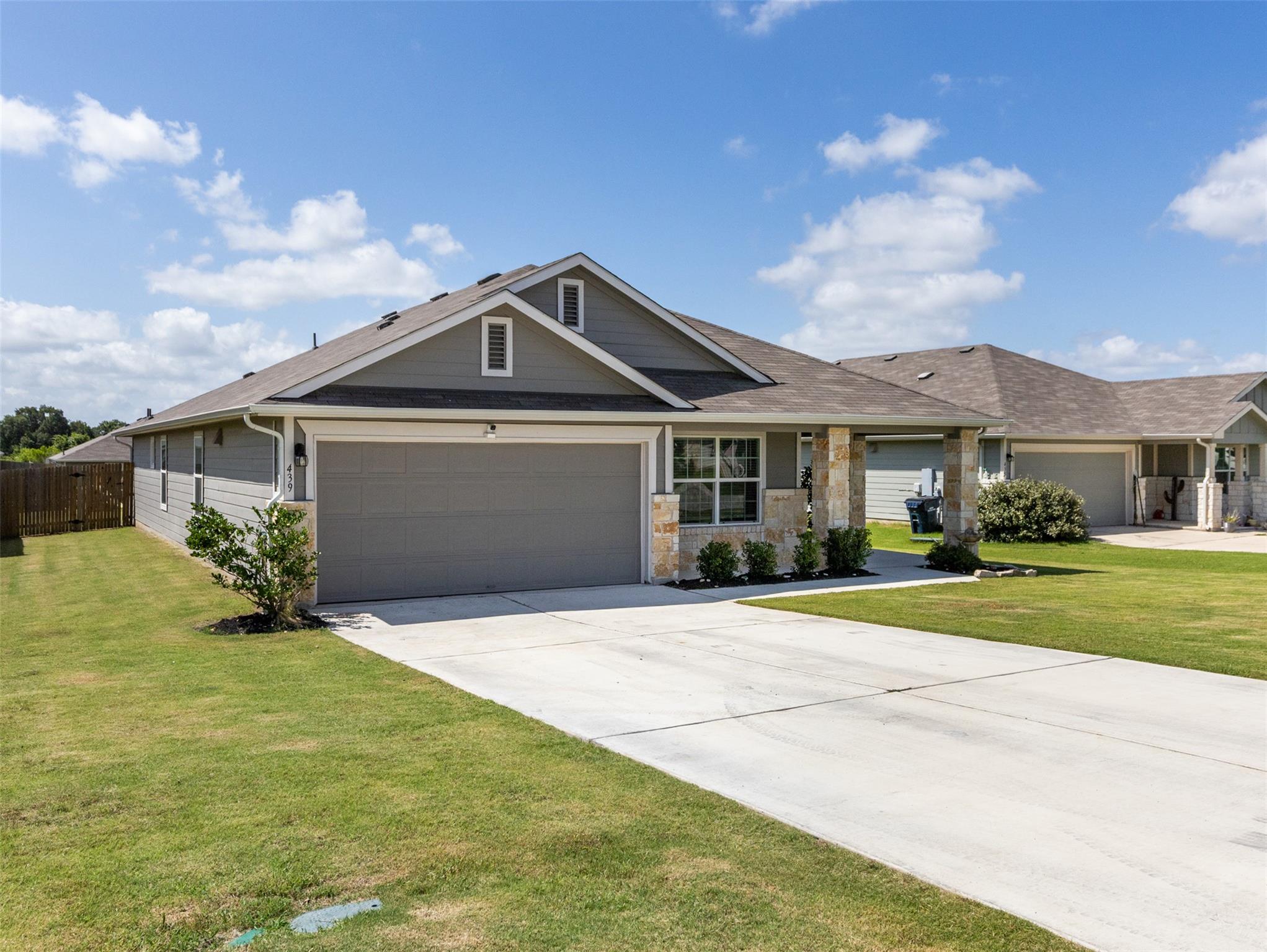 439 Hunter Loop LOOP
