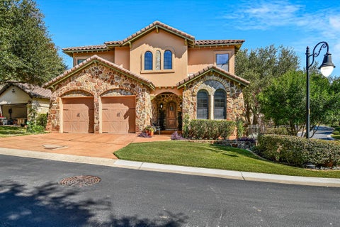 Photo of 1036 Liberty Park DR #19, Austin, TX 78746 (MLS # 2731364)