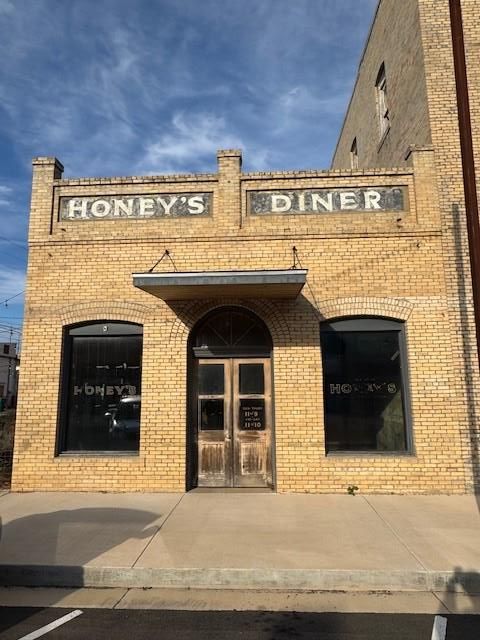 109 NE 2nd ST Smithville TX 78957