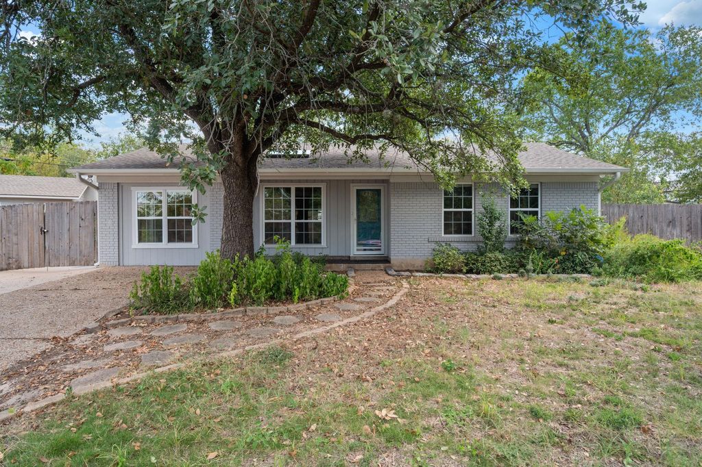 Photo for 3811 Byron DR, Austin, TX 78704 (MLS # 2284910)