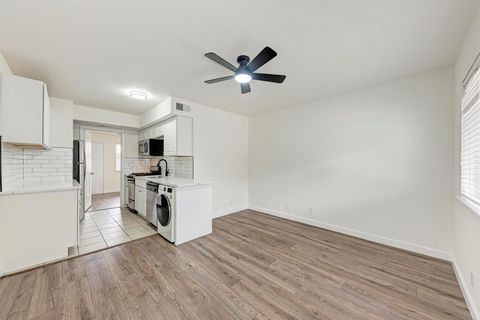 Photo of 1010 W 23 ST #11, Austin, TX 78705 (MLS # 6879556)