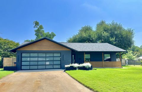8619 Winding Walk Austin TX 78757