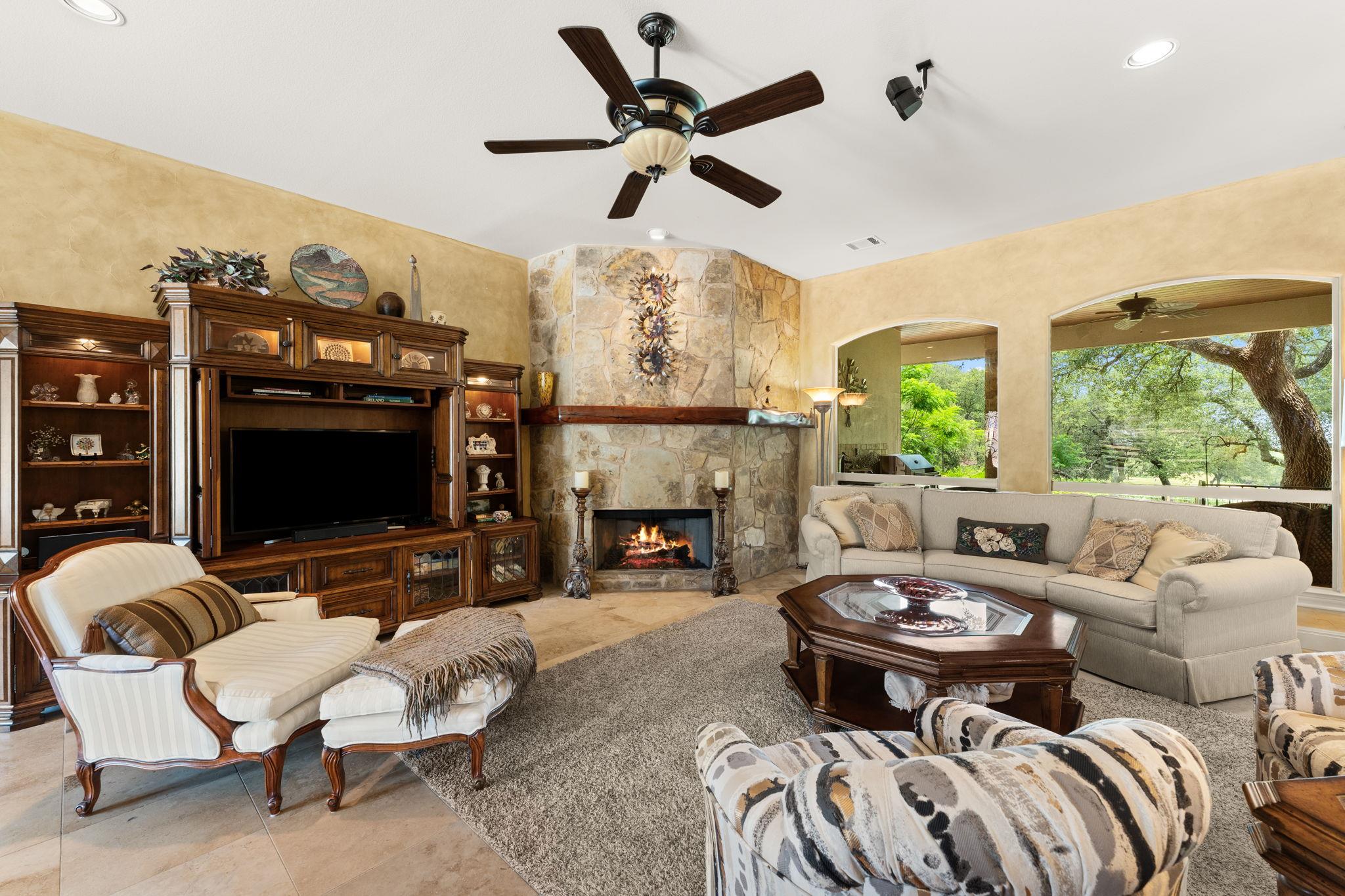 2014 Lakeway BLVD