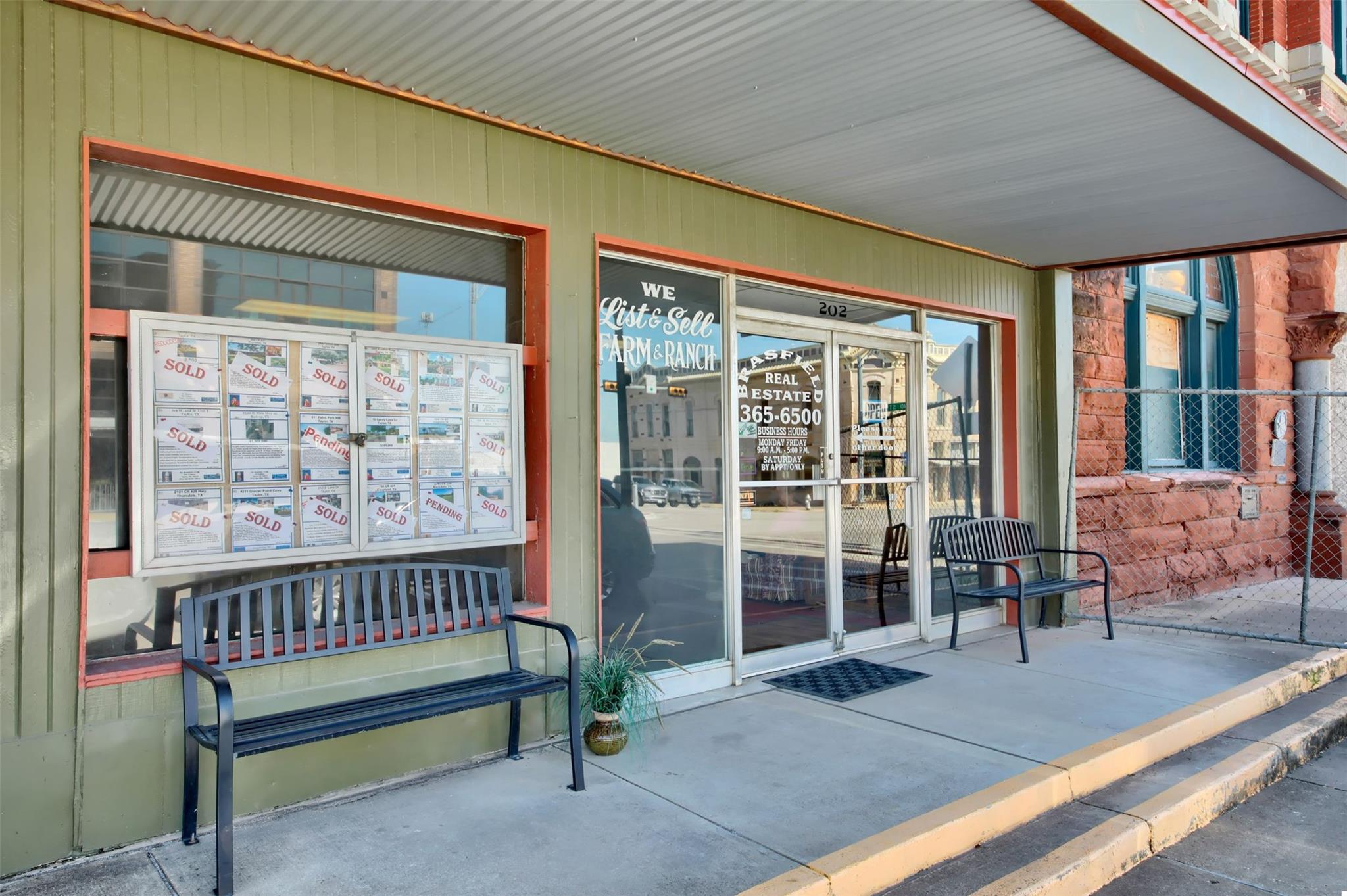 202 N Main ST N