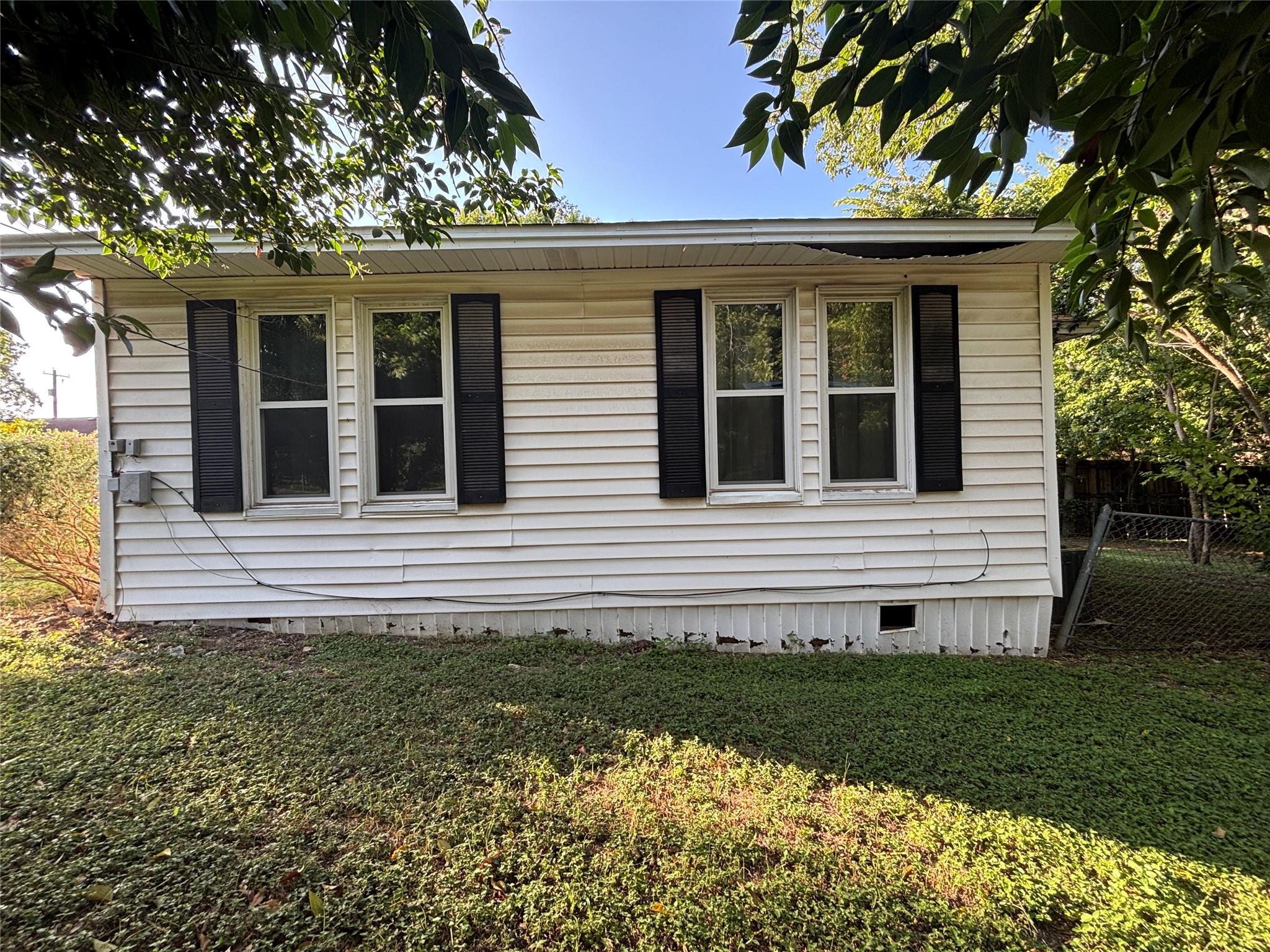807 S Elm ST