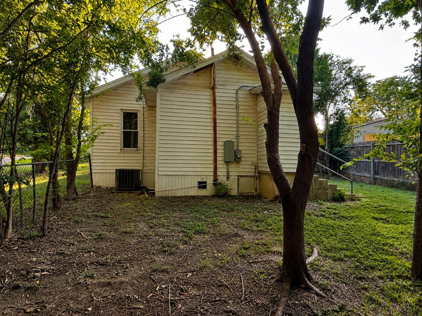 807 S Elm ST