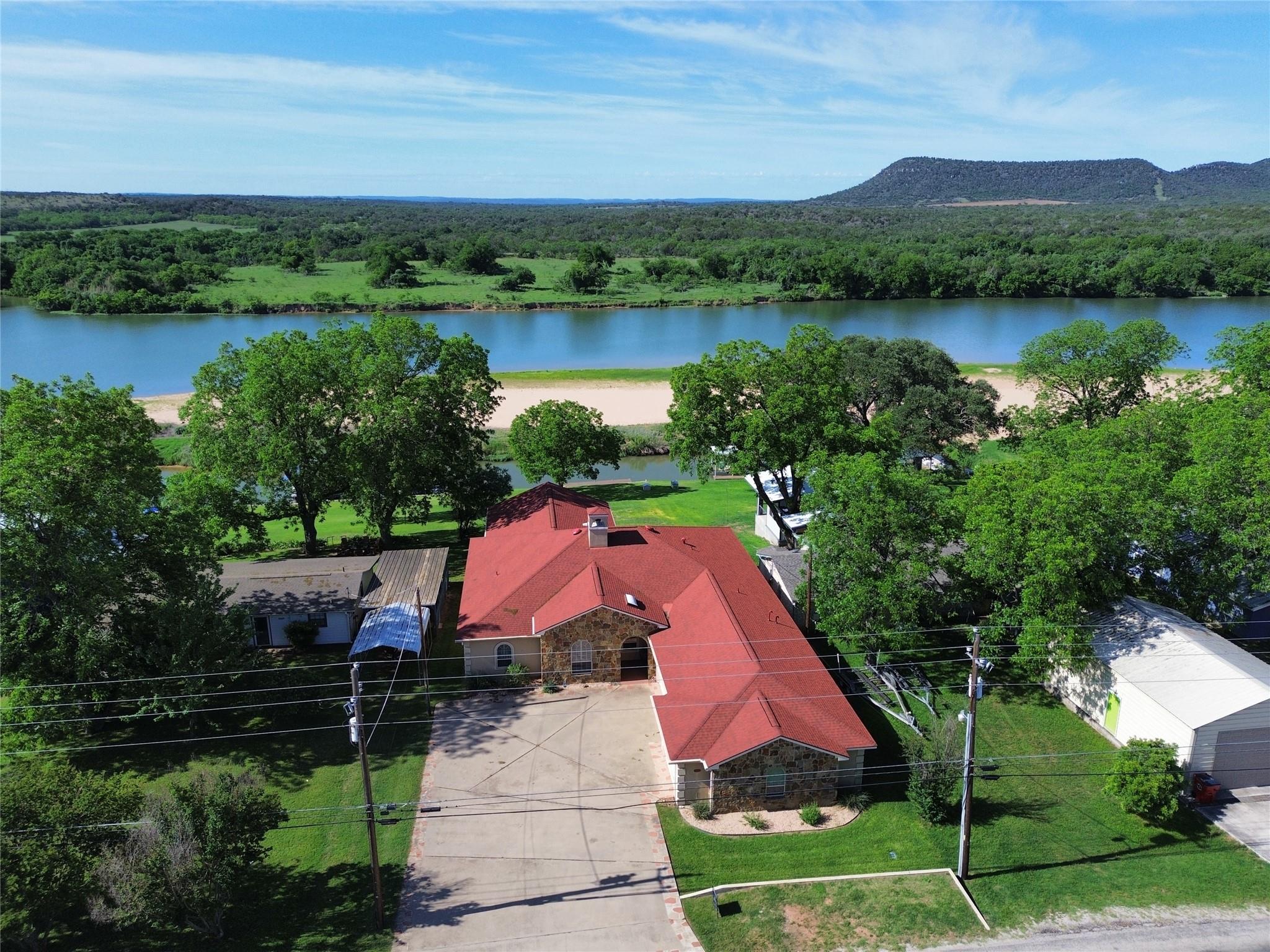3320 River Oaks DR