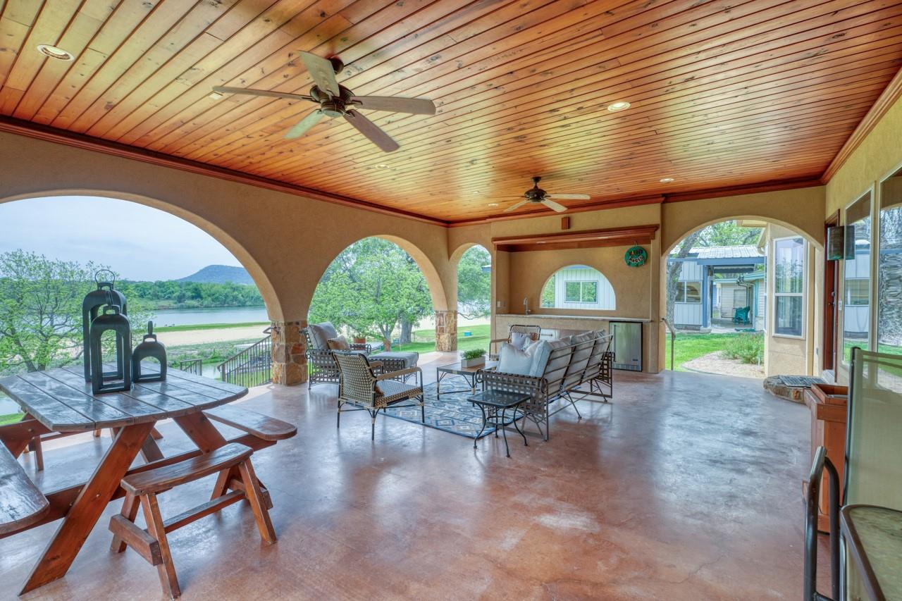 3320 River Oaks DR