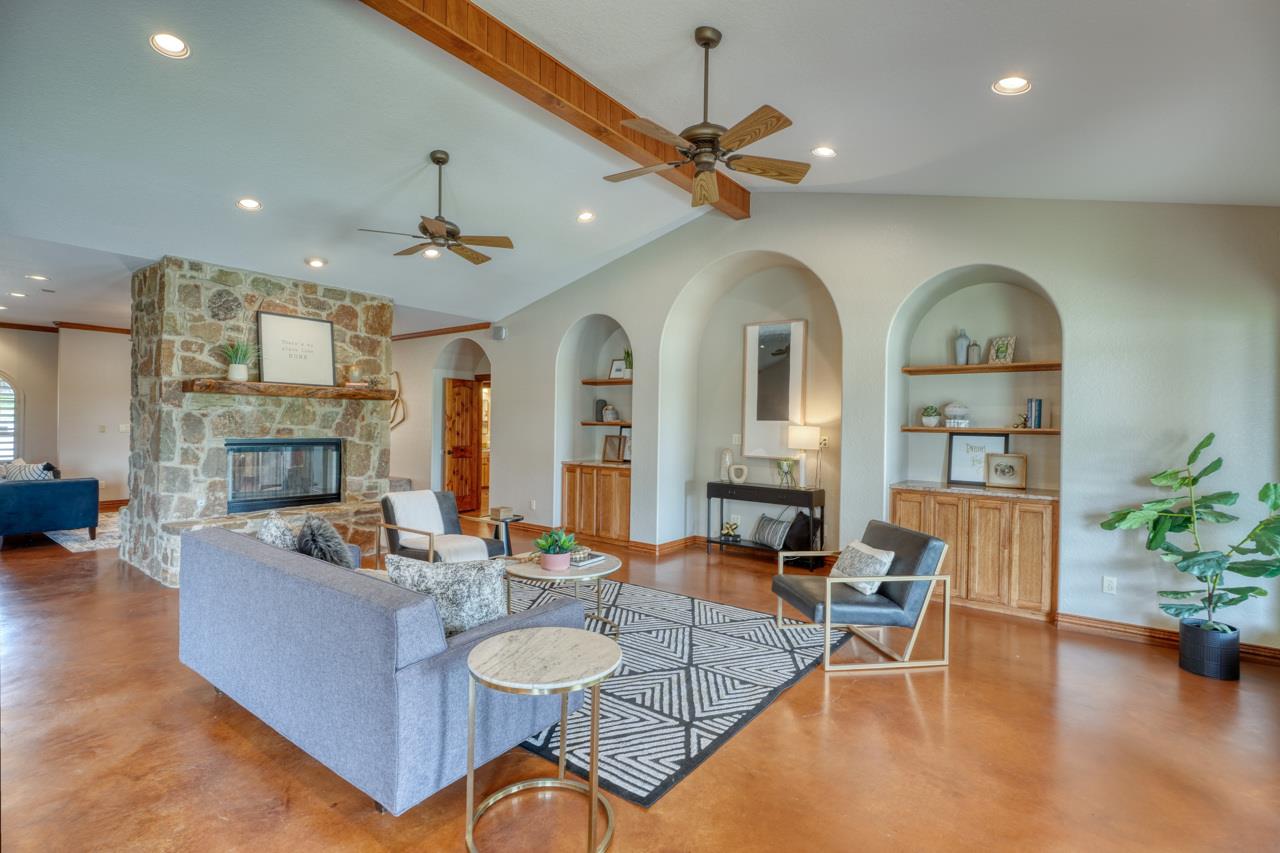 3320 River Oaks DR