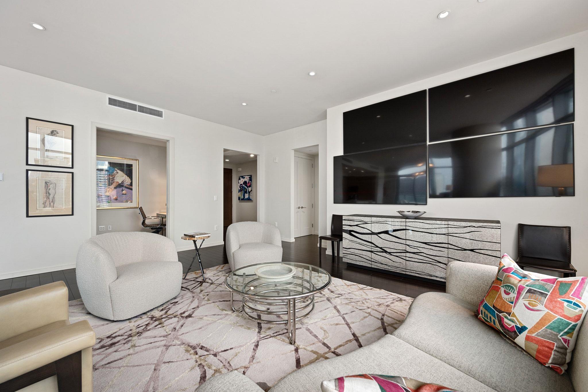 200 Congress Ave 24E