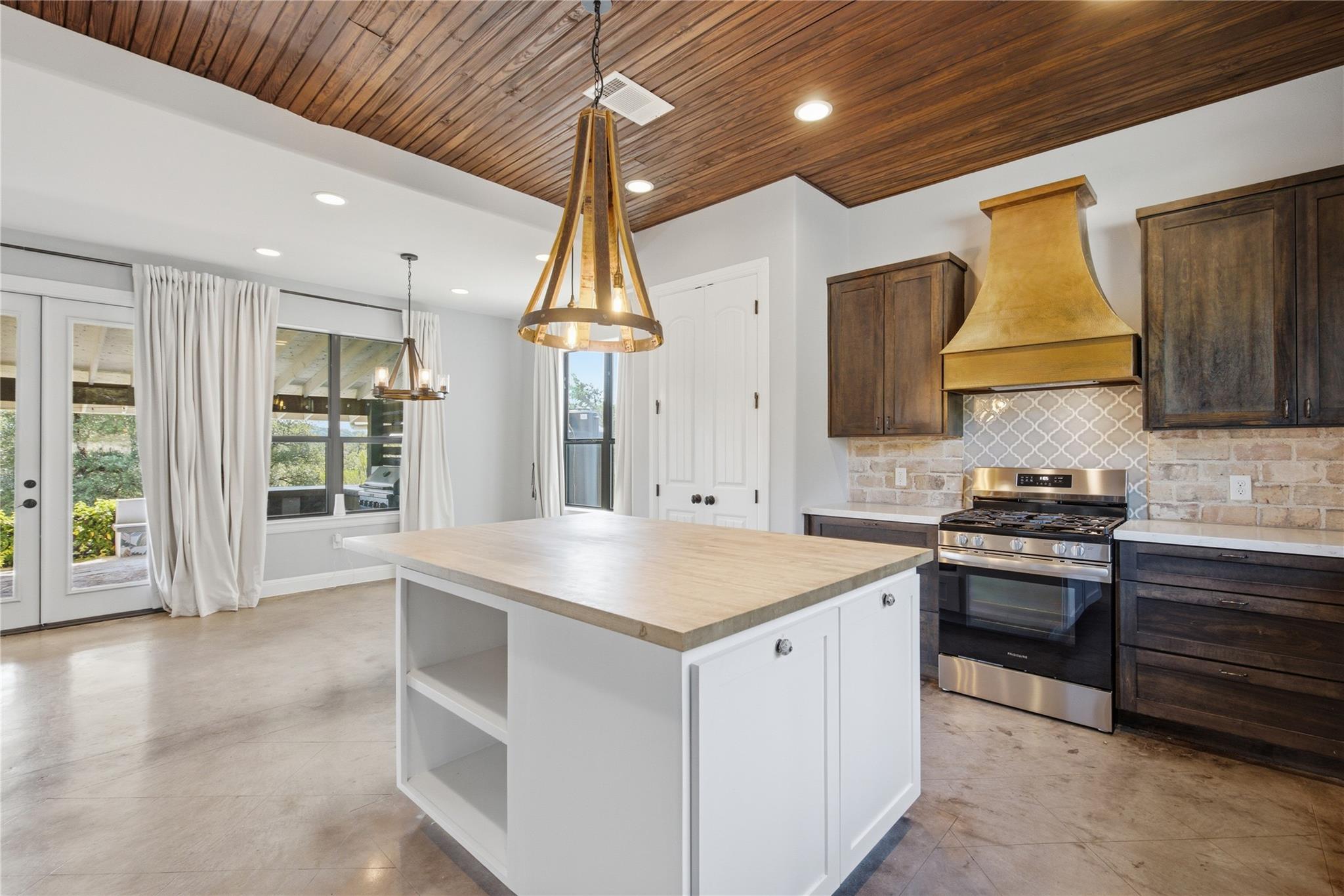 330 Gant RD