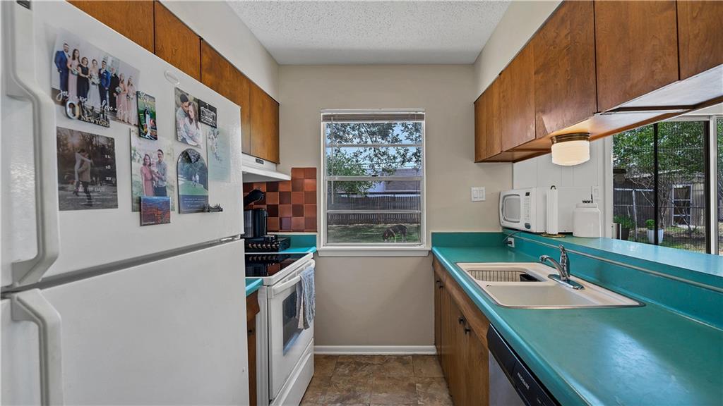Photo 9 of 21 of 7110 Woodgate DR house