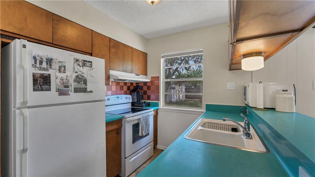 Photo 10 of 21 of 7110 Woodgate DR house