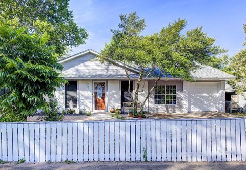 Photo of 1013 Austin Highlands BLVD, Austin, TX 78745 (MLS # 2629469) Photo of 1013 Austin Highlands BLVD, Austin, TX 78745 (MLS # 2629469)