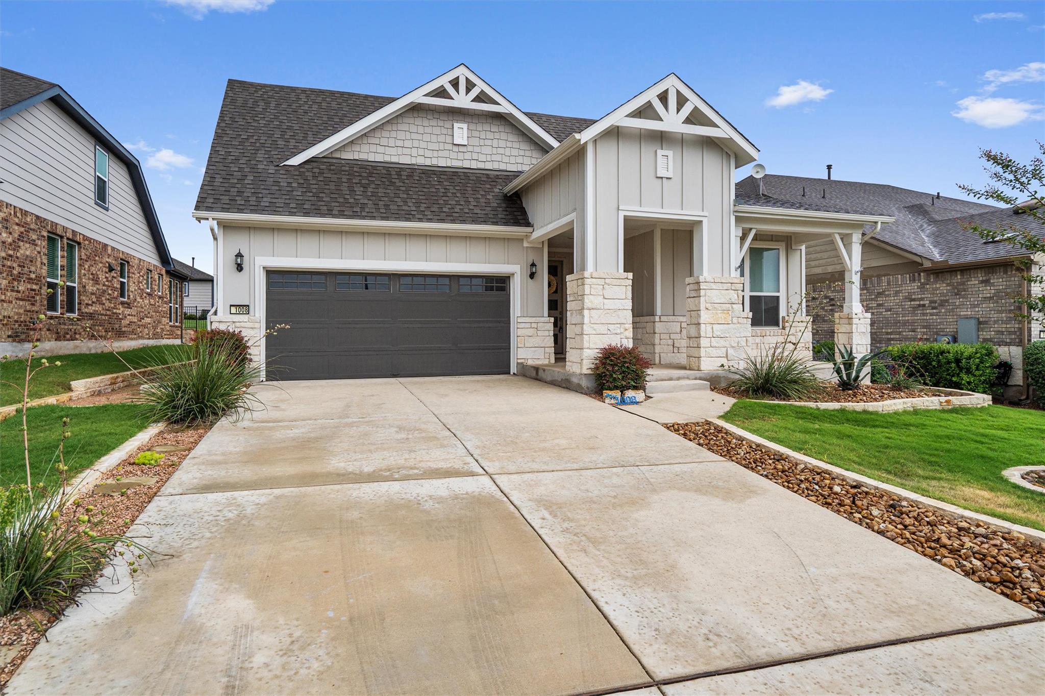 1008 Hanging Star LN
