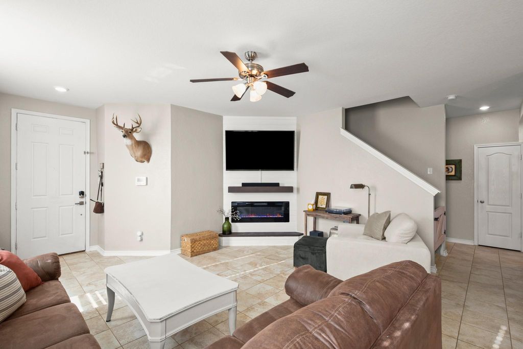 Photo of 613 Lost Pond, New Braunfels, TX 78130 (MLS # 9437468)