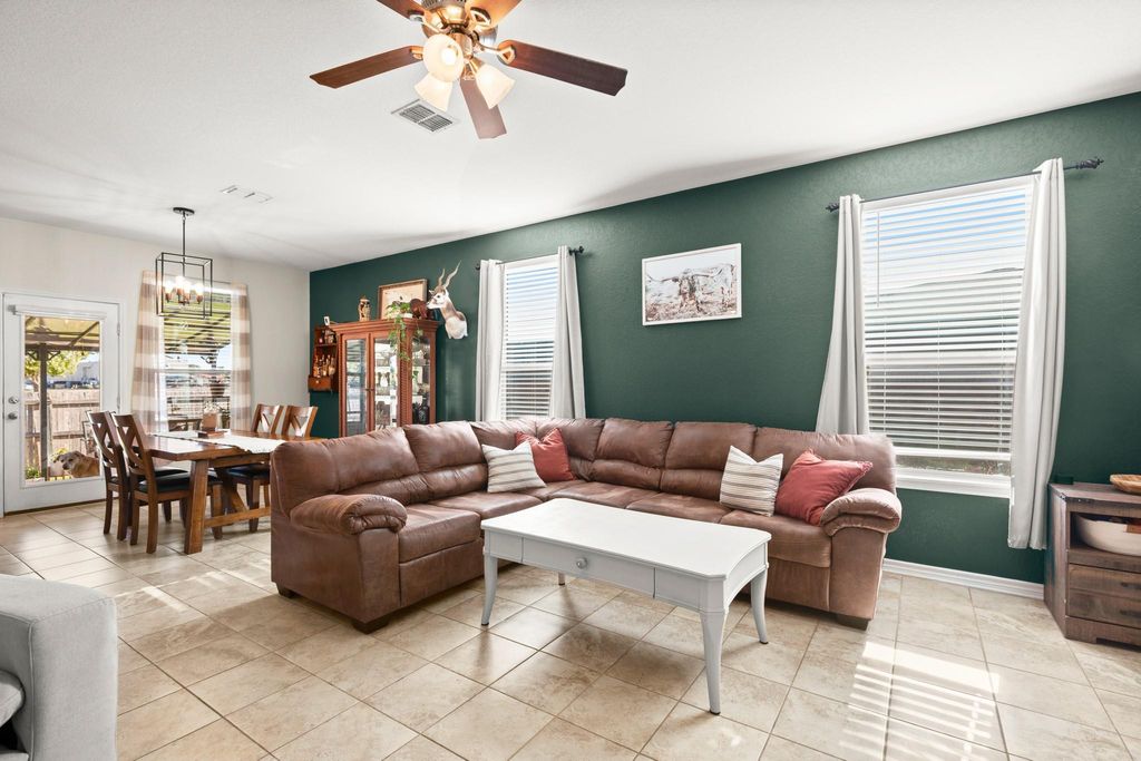 Photo of 613 Lost Pond, New Braunfels, TX 78130 (MLS # 9437468)