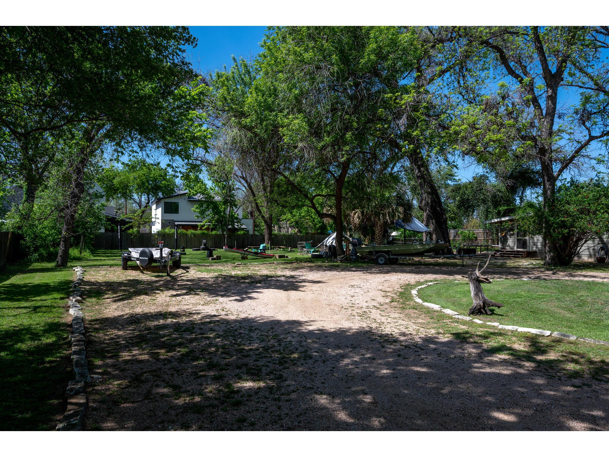 MLS: 1557860